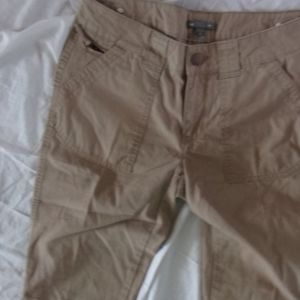 Gap khaki Capri Sz6